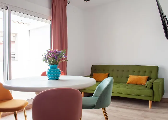 Luxury New Apartment 10 Min Walk To The Beach